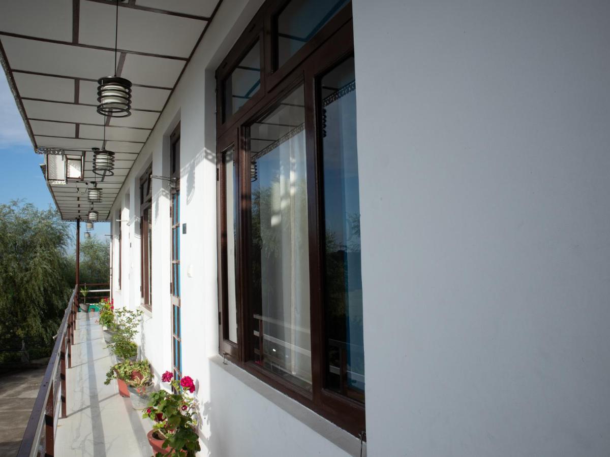 Bir High Hotel Exterior photo